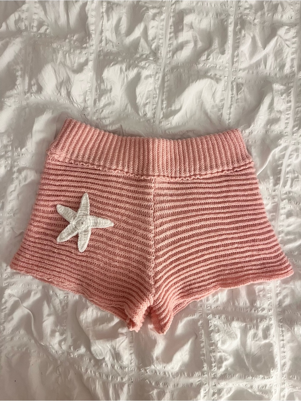Ribbed knit shorts with a cute white starfish patch on the side